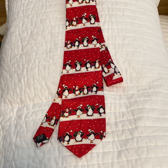 CHRISTMAS SILK TIE PENGUINS DANCING CHRISTMAS GREETINGS by MMG HALLMARK - Picture 6 of 6